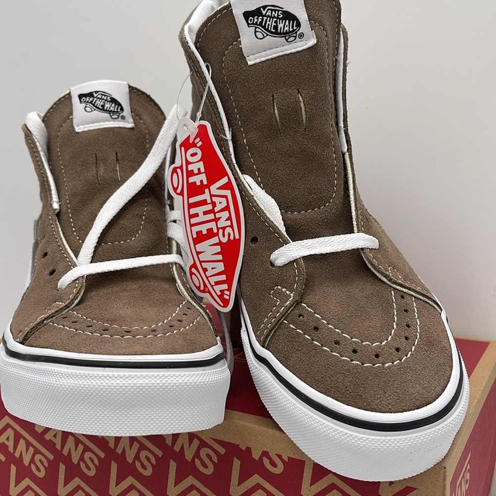Vans Men’s Sk8-Hi Color Theory Walnut
VN0007NP1NU
Sneakers - Picture 6 of 16